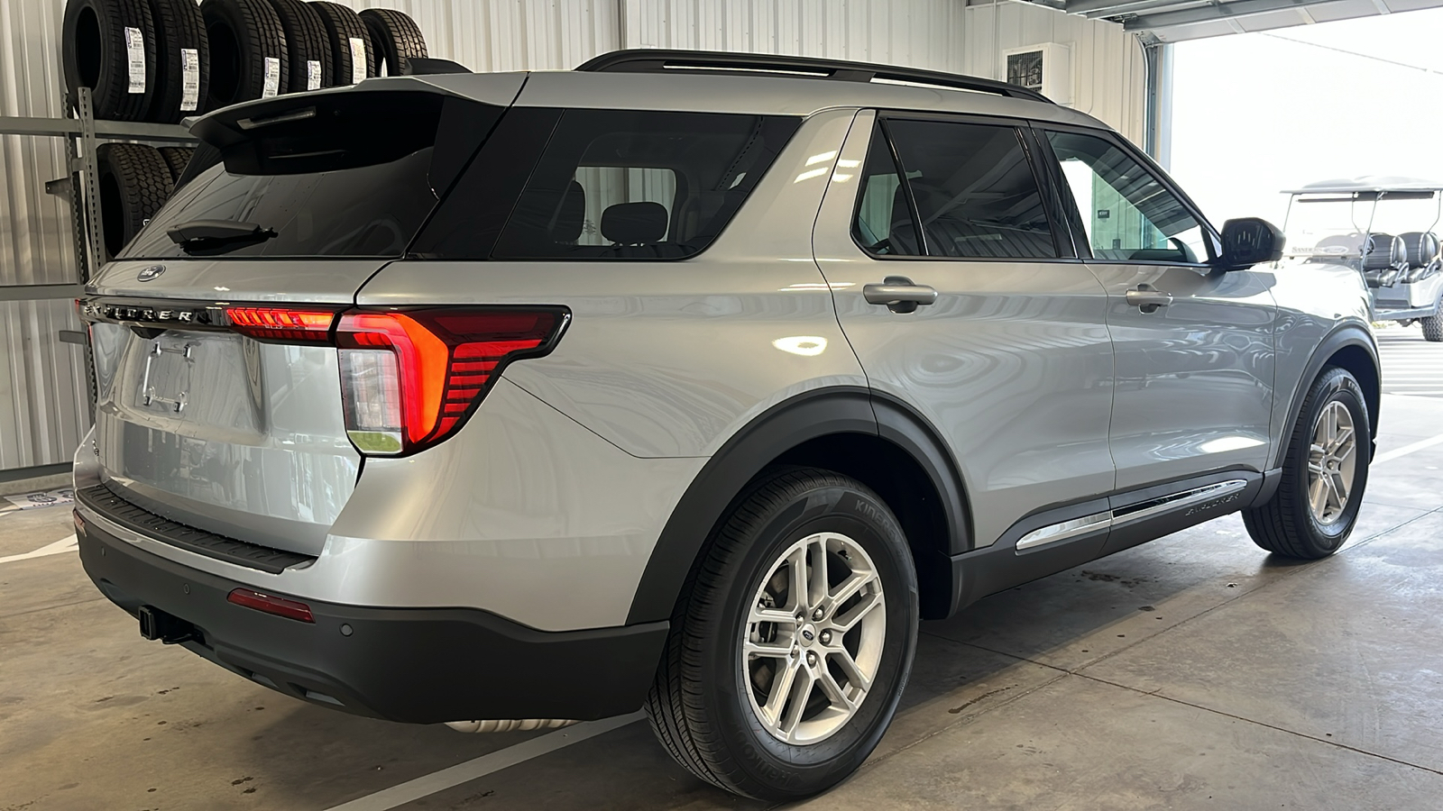 2025 Ford Explorer Active 26