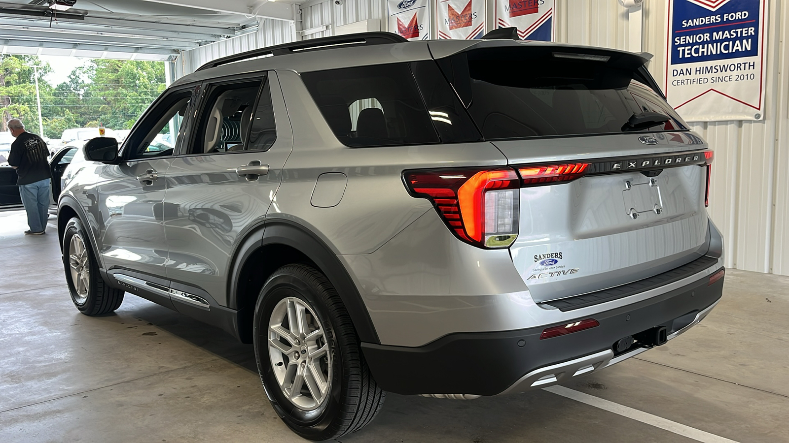 2025 Ford Explorer Active 22