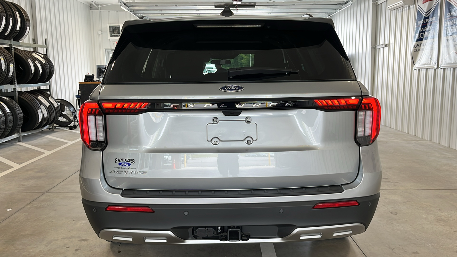 2025 Ford Explorer Active 23