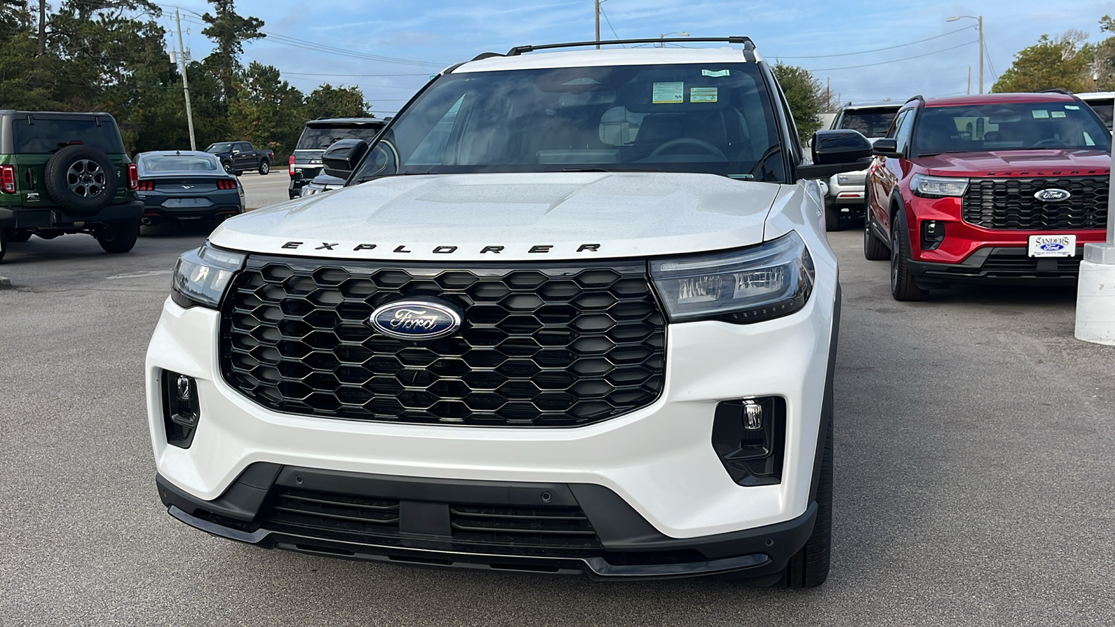 2025 Ford Explorer ST-Line 2