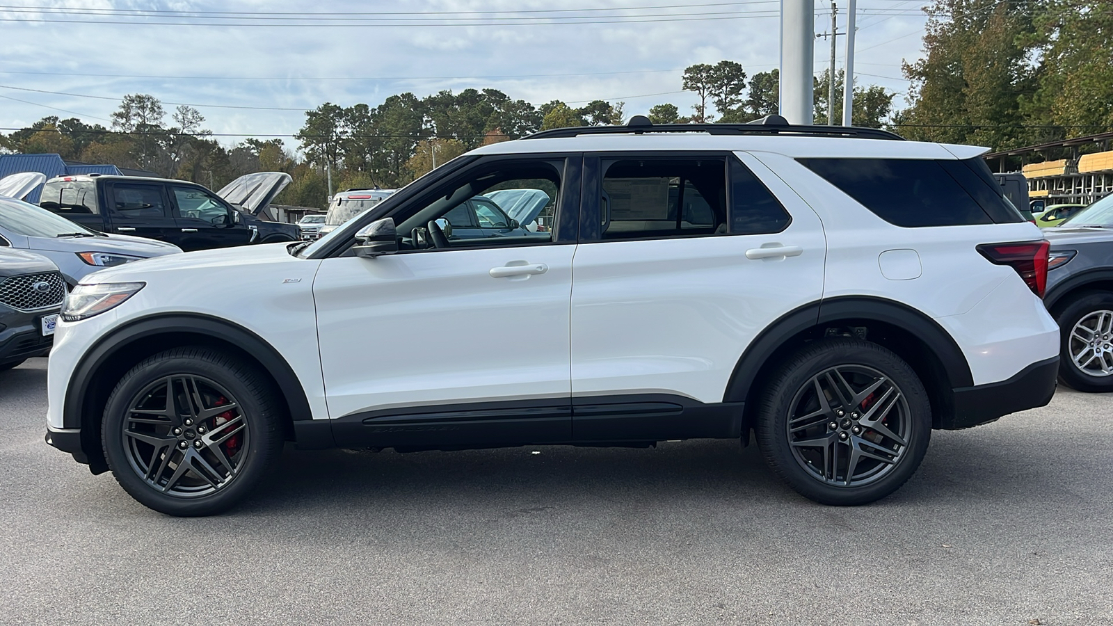 2025 Ford Explorer ST-Line 4