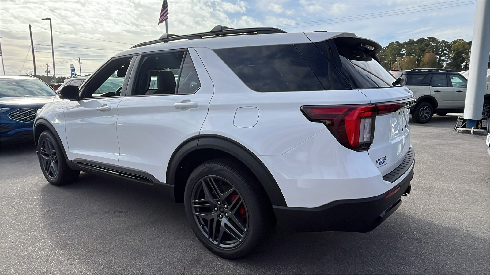 2025 Ford Explorer ST-Line 24