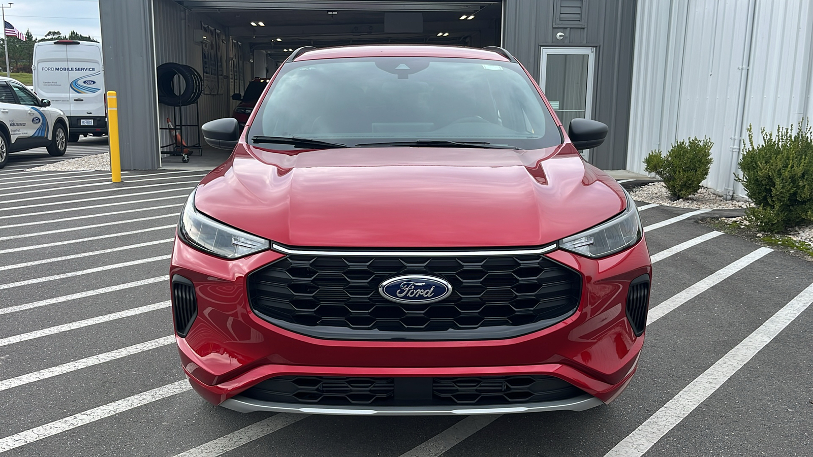 2024 Ford Escape ST-Line 2