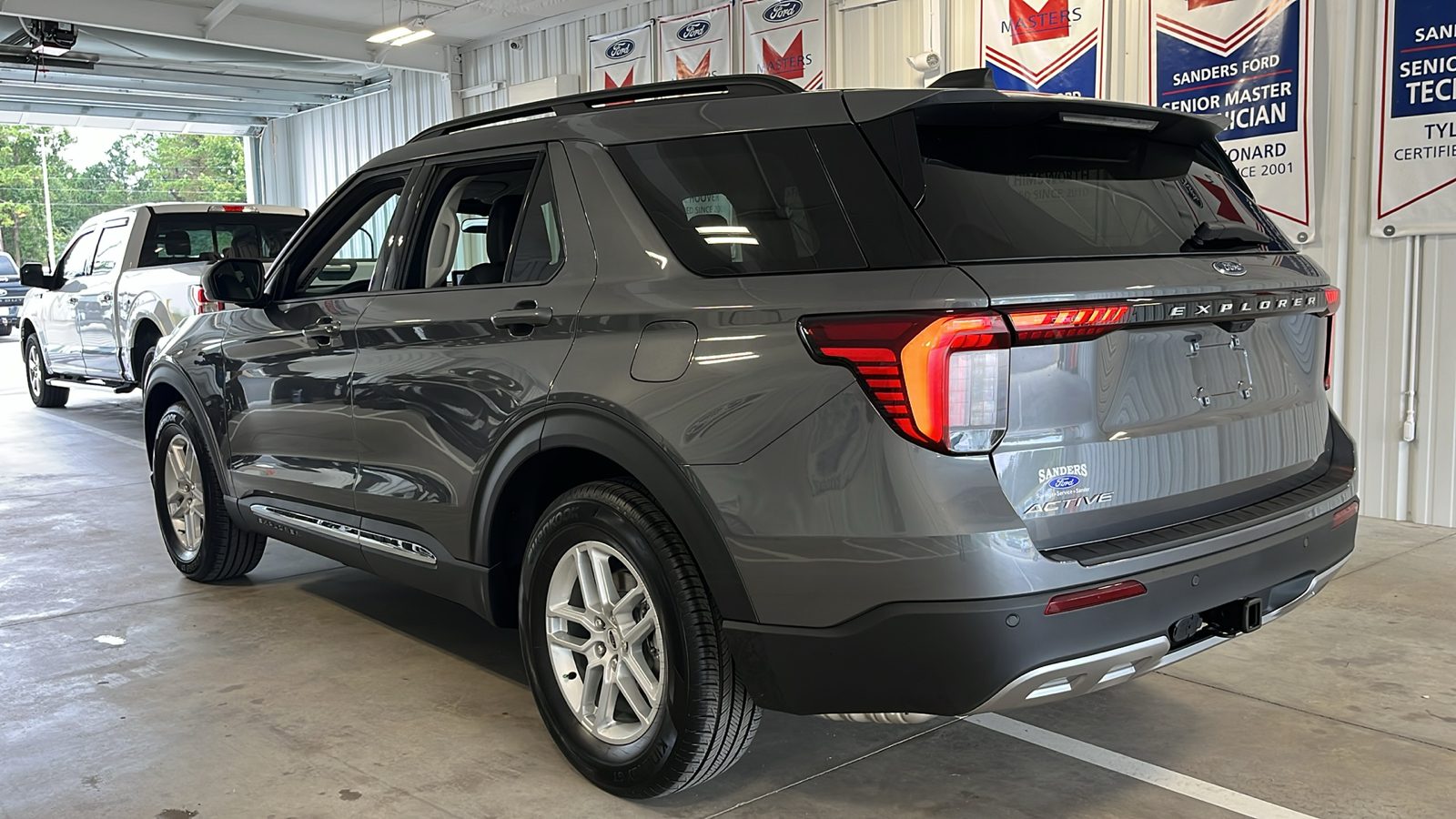 2025 Ford Explorer Active 21