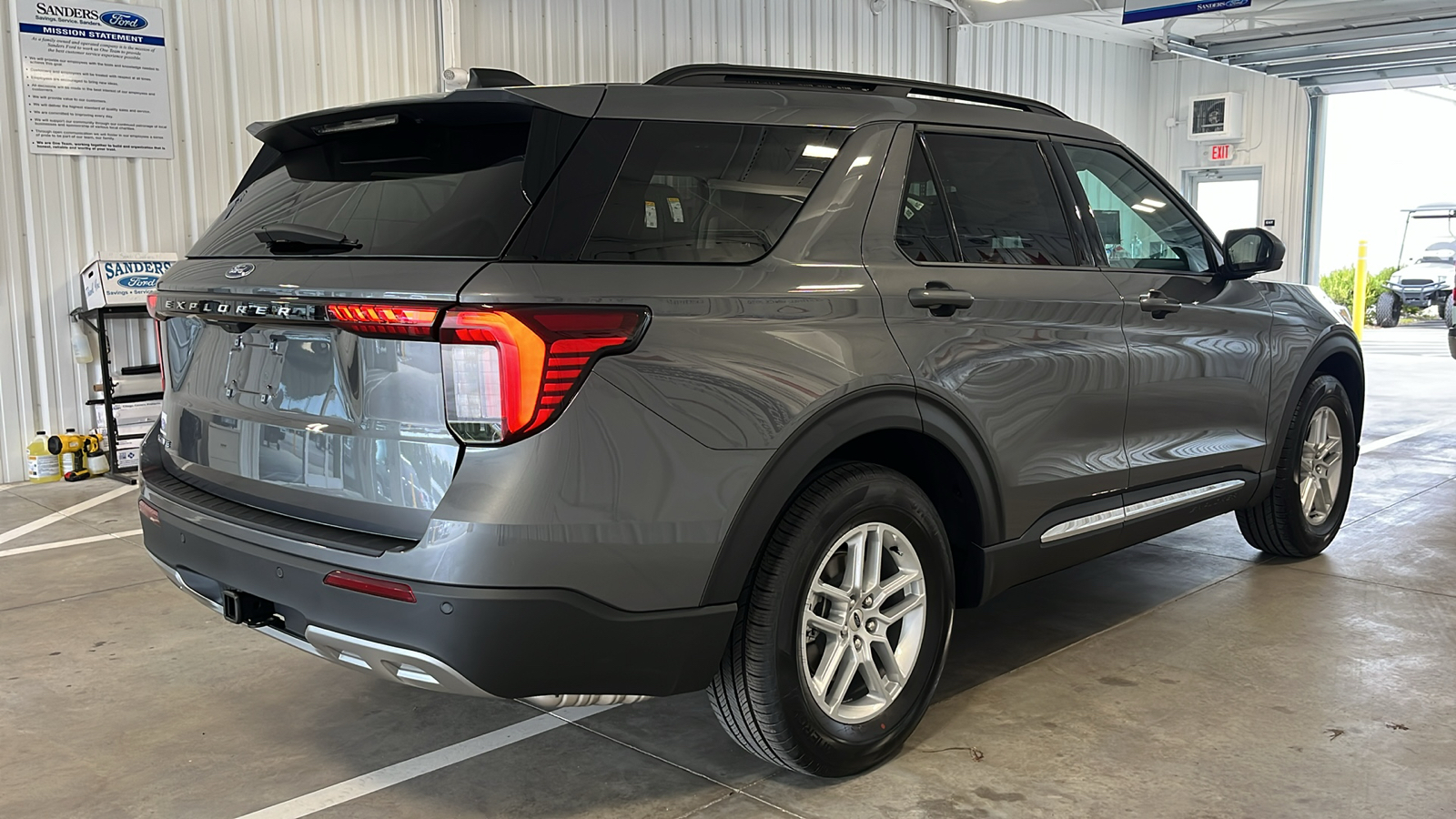 2025 Ford Explorer Active 25