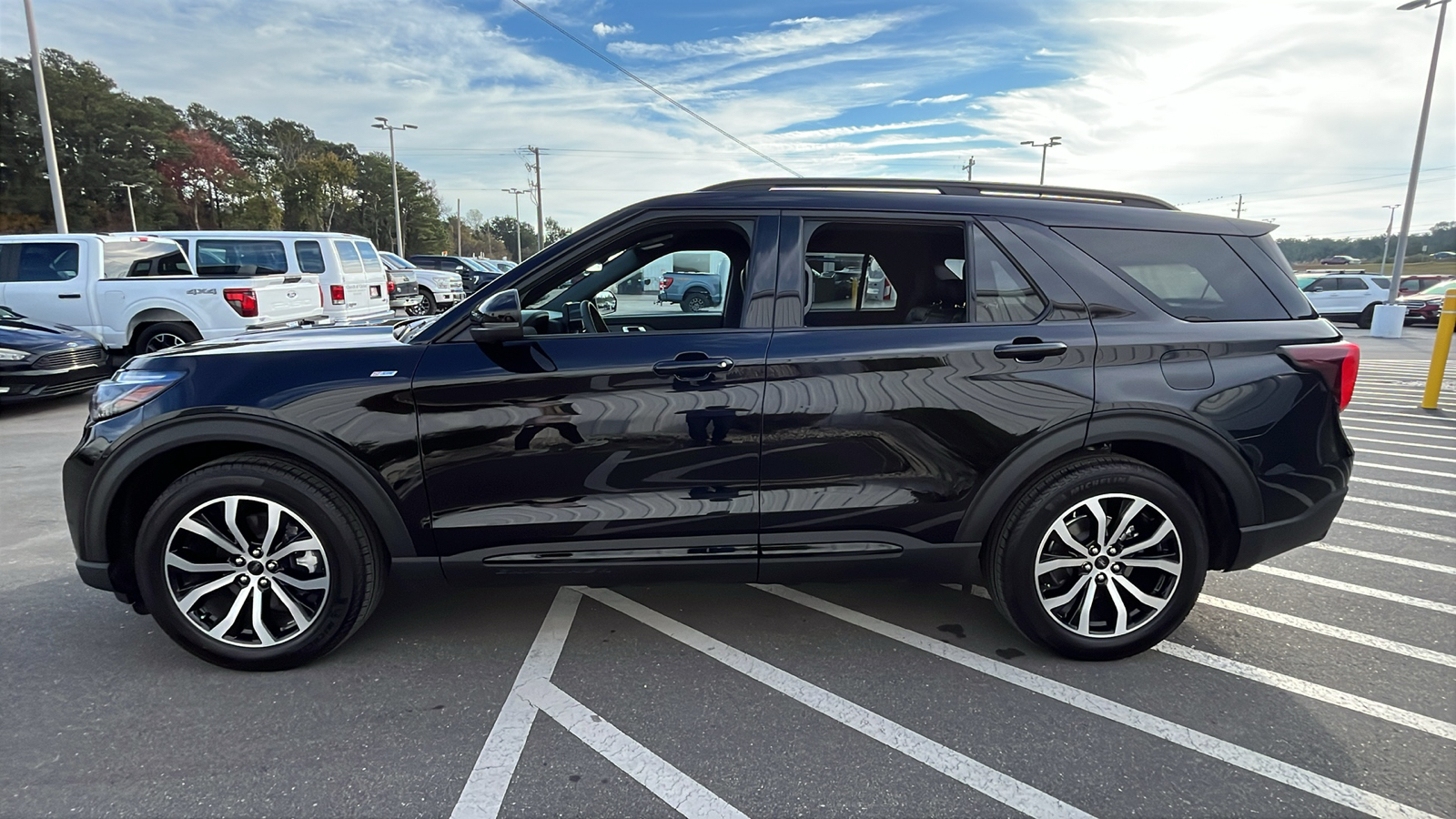 2025 Ford Explorer ST-Line 4