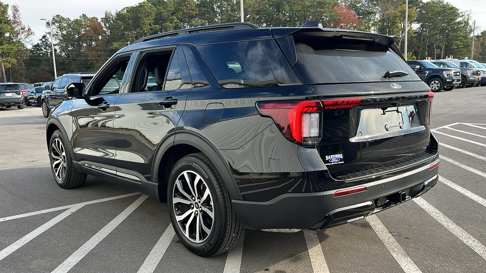 2025 Ford Explorer ST-Line 22