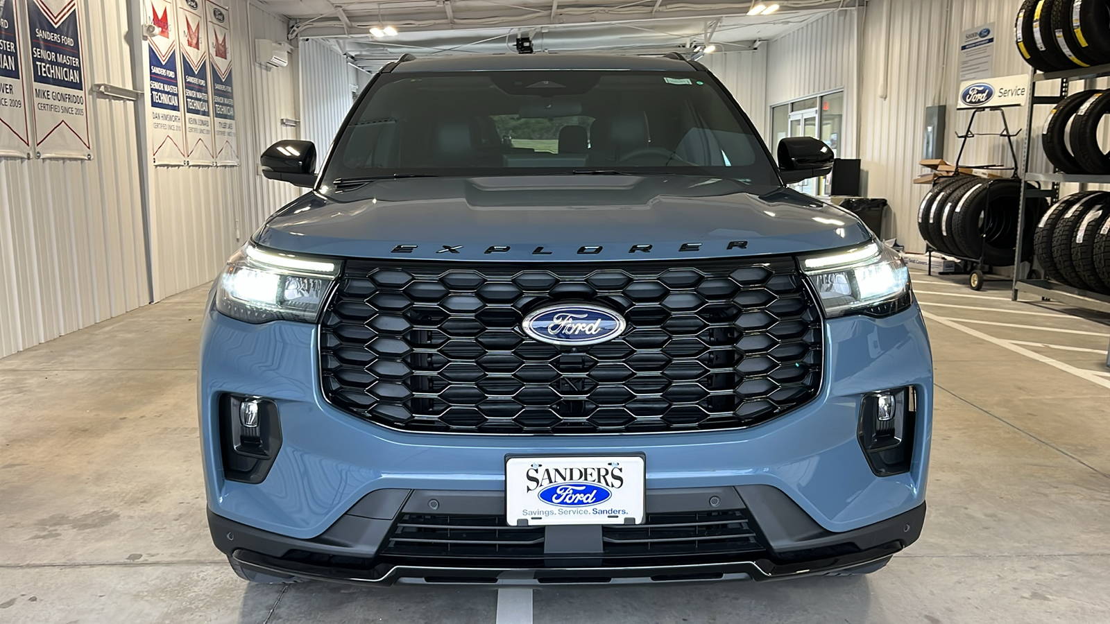 2025 Ford Explorer ST-Line 2