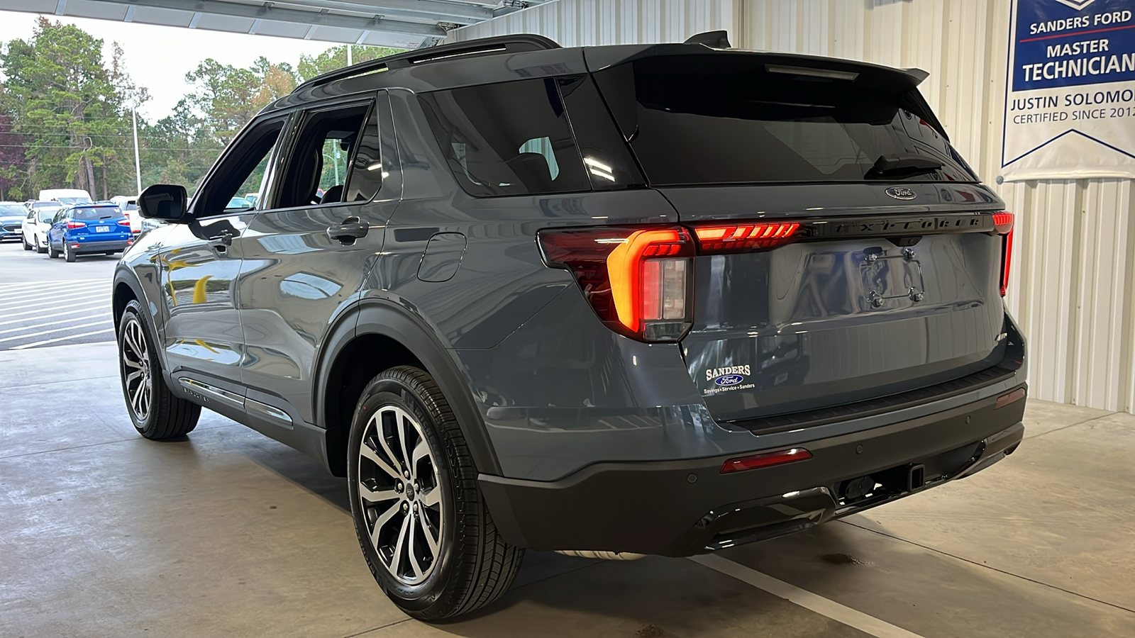 2025 Ford Explorer ST-Line 23