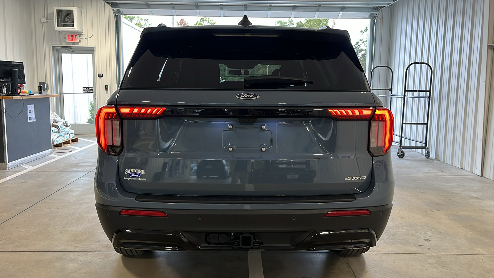 2025 Ford Explorer ST-Line 24