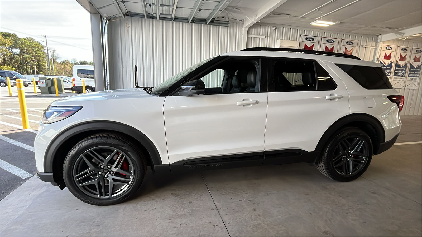 2025 Ford Explorer ST 4