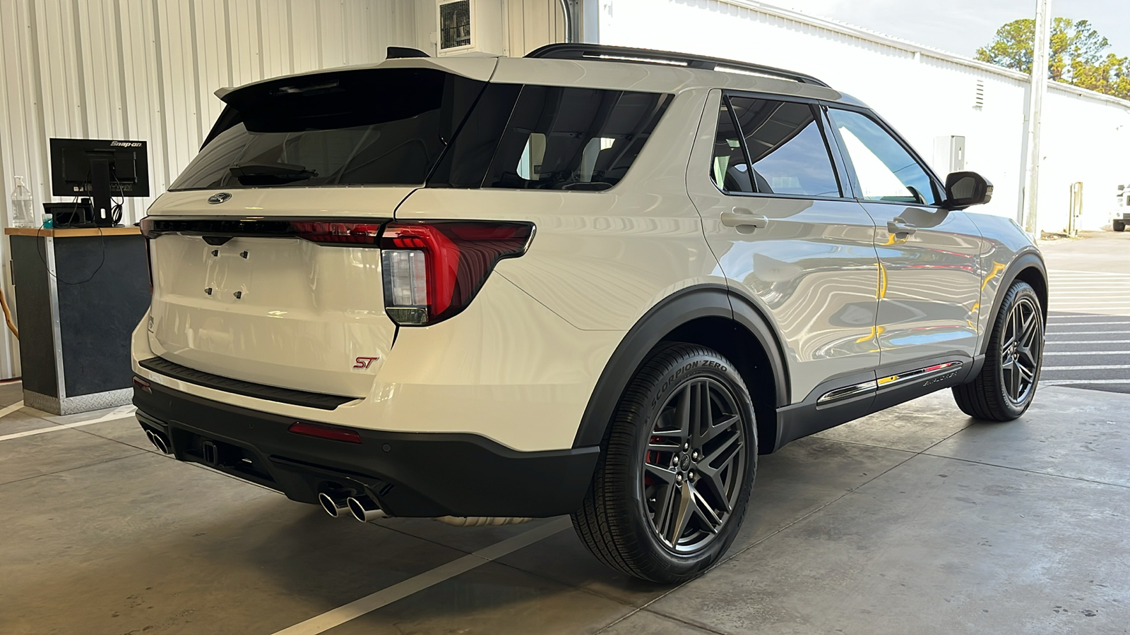 2025 Ford Explorer ST 27