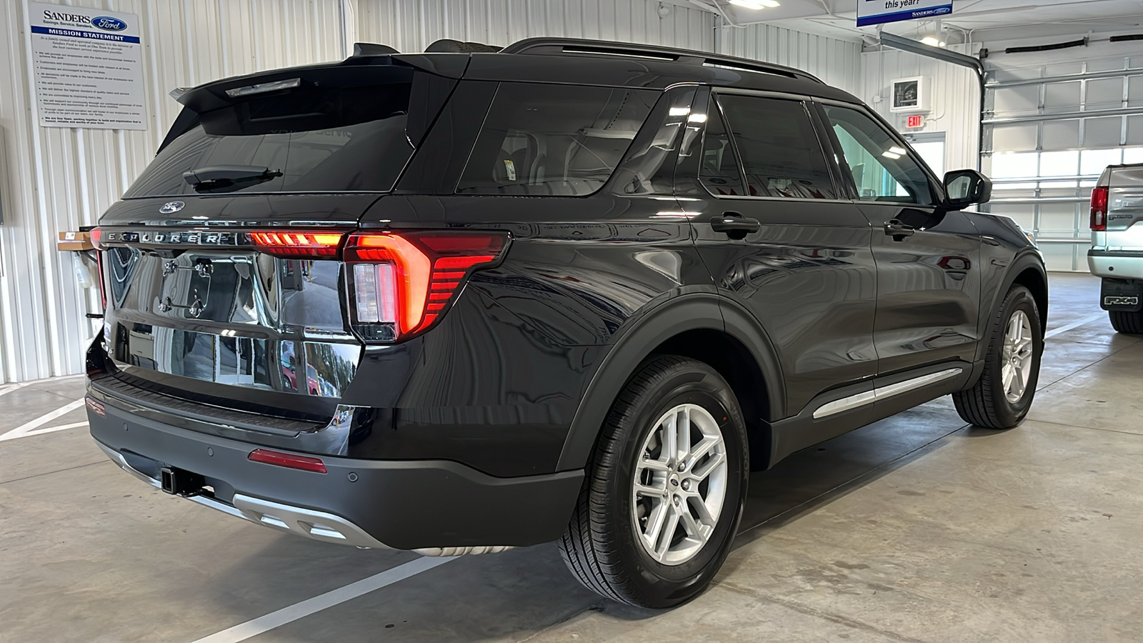 2025 Ford Explorer Active 26