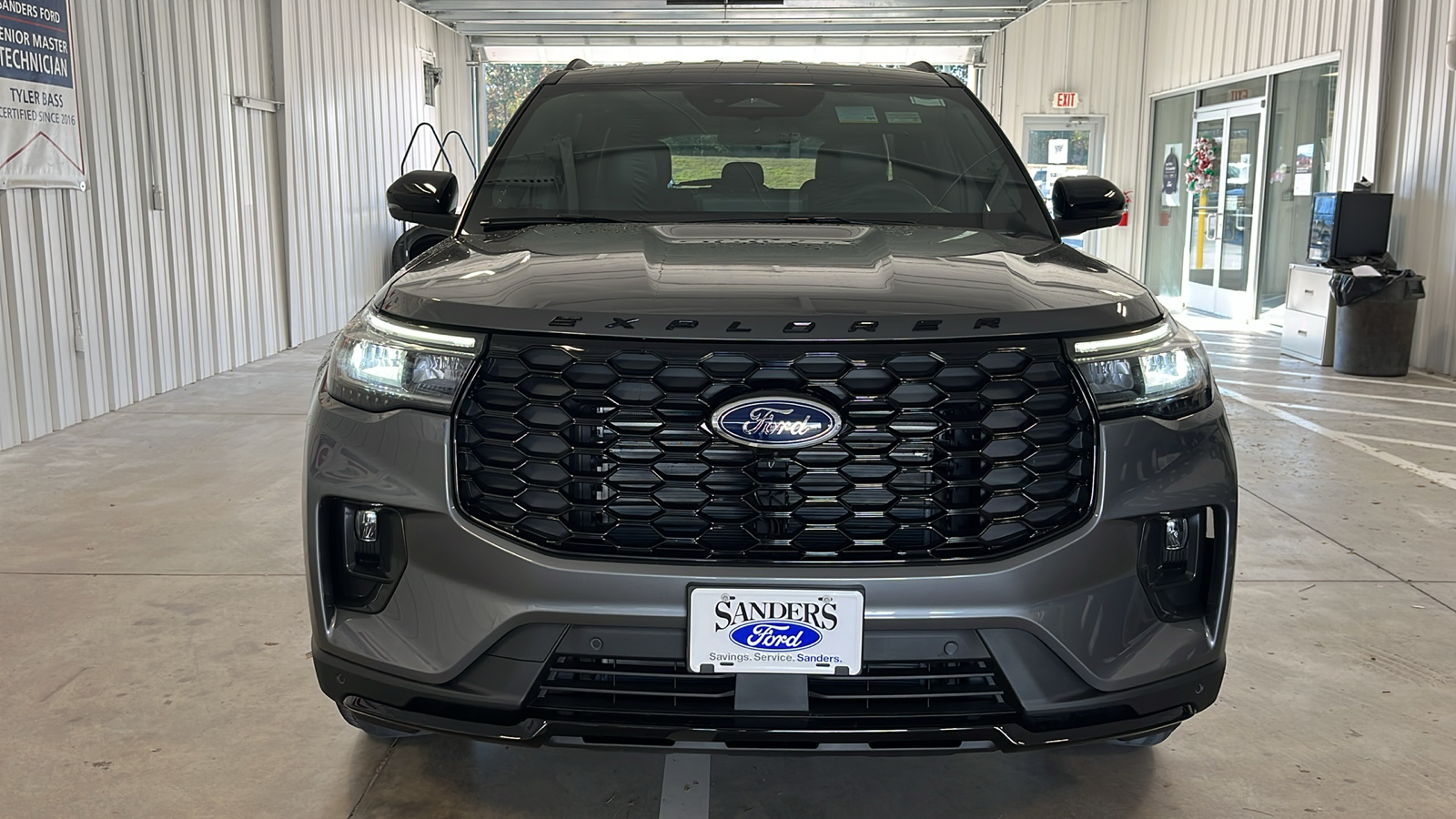 2025 Ford Explorer ST-Line 2