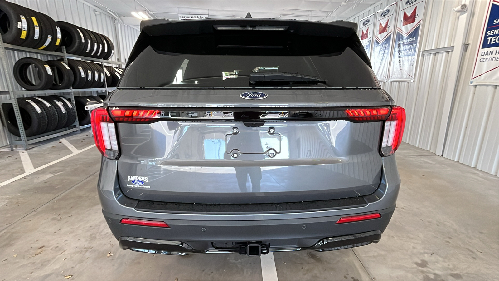 2025 Ford Explorer ST-Line 24