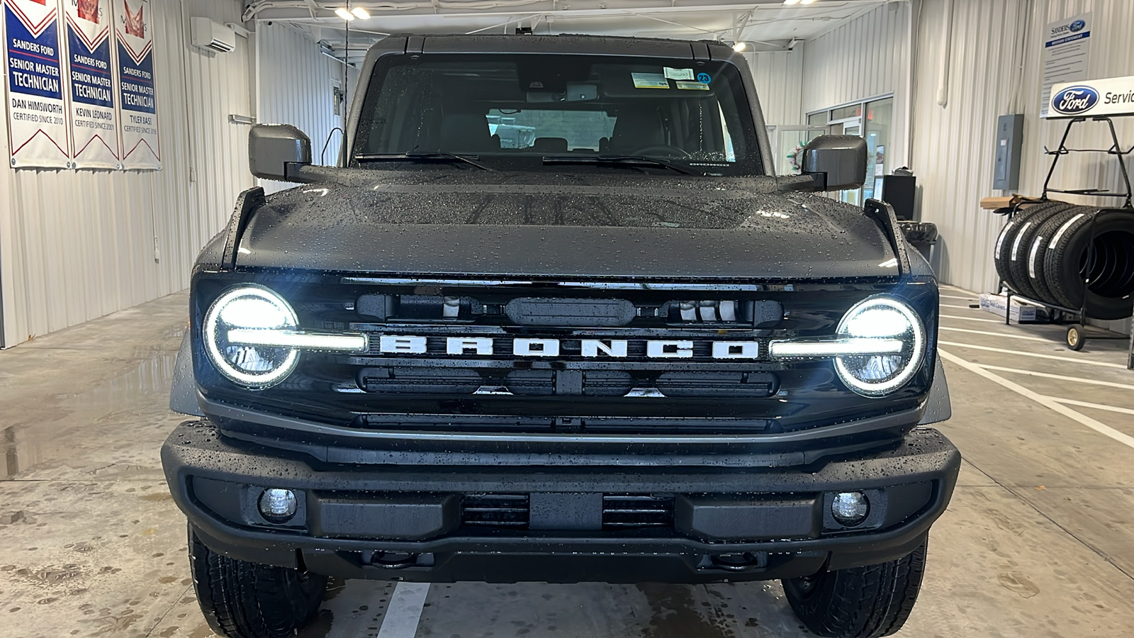 2024 Ford Bronco Outer Banks 2