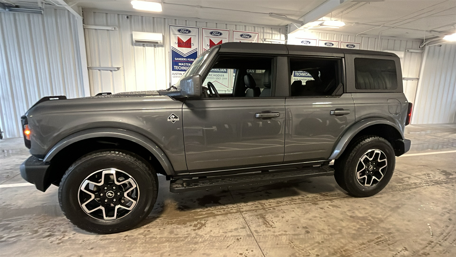 2024 Ford Bronco Outer Banks 4