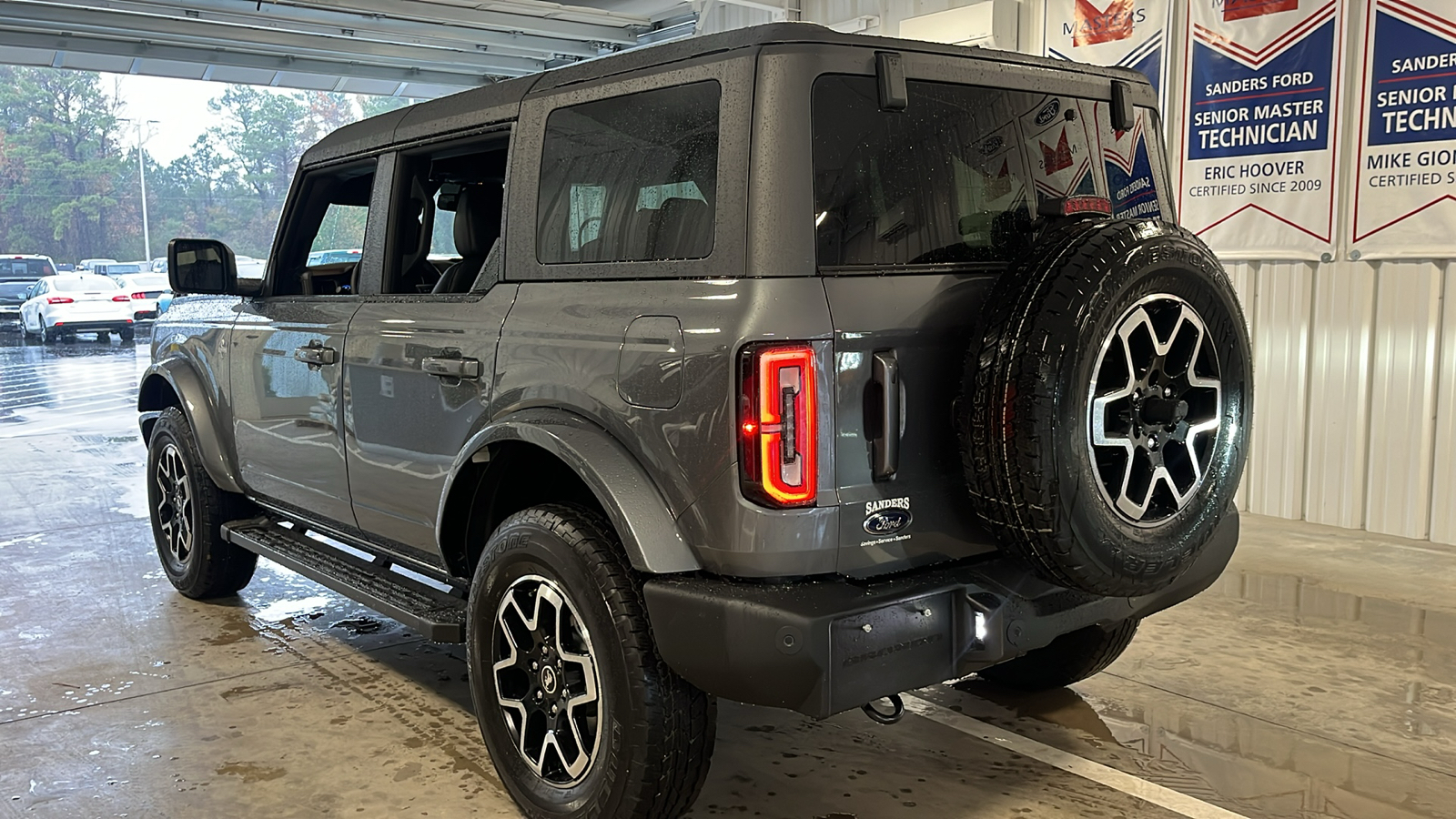 2024 Ford Bronco Outer Banks 23