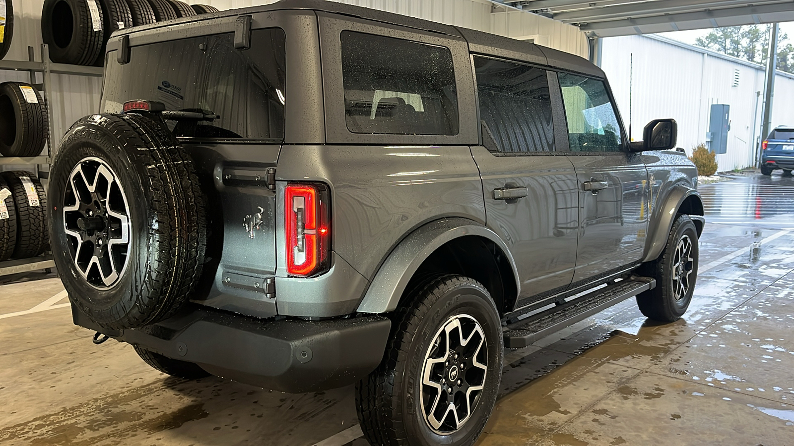 2024 Ford Bronco Outer Banks 26