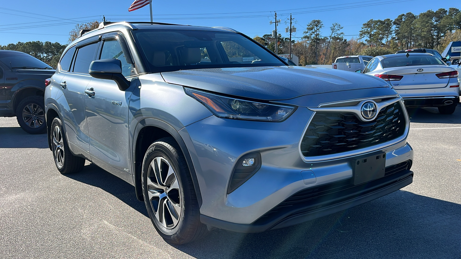 2021 Toyota Highlander Hybrid XLE 1