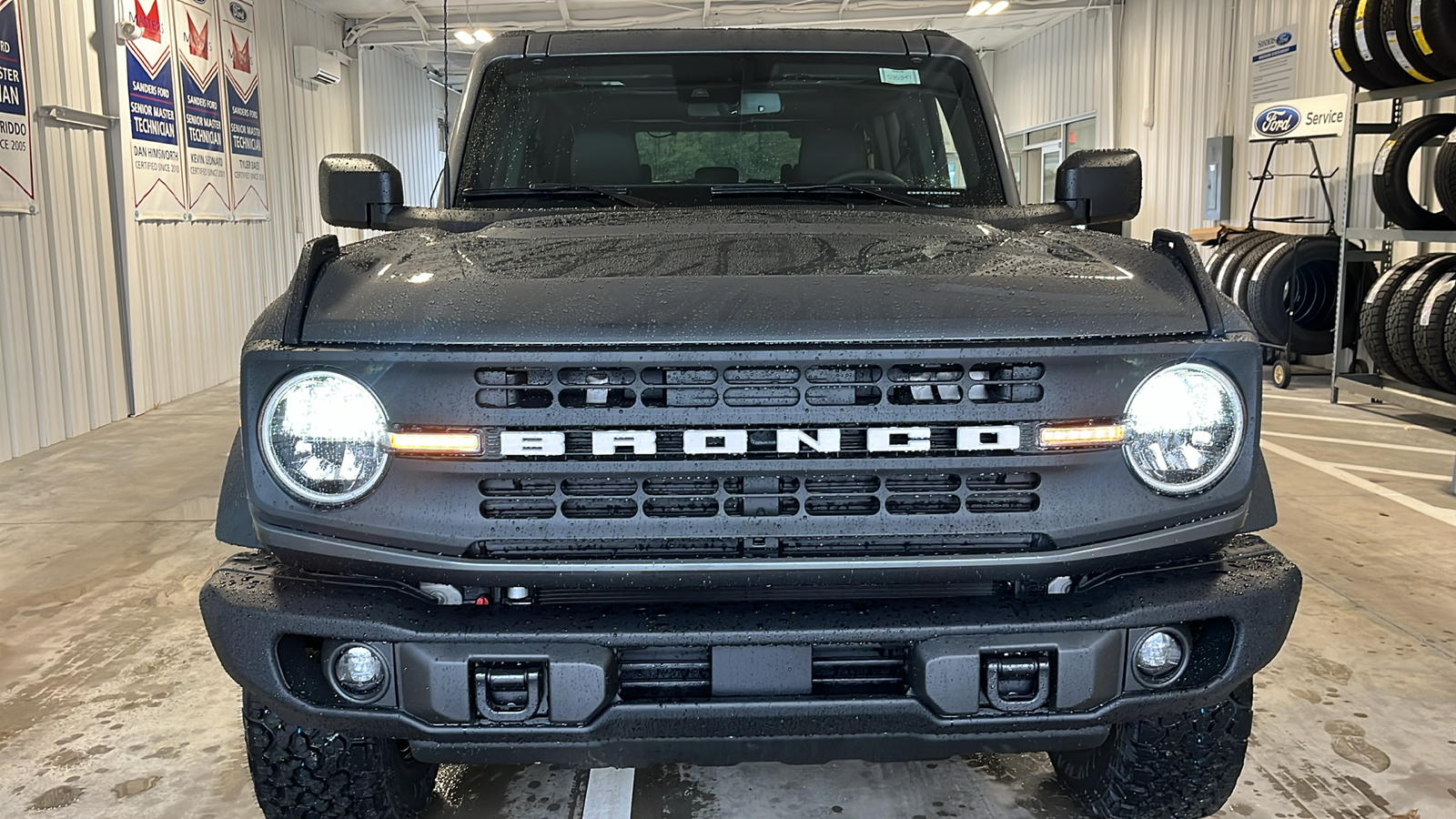 2024 Ford Bronco Black Diamond 2