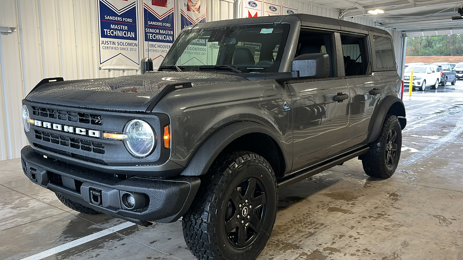 2024 Ford Bronco Black Diamond 3