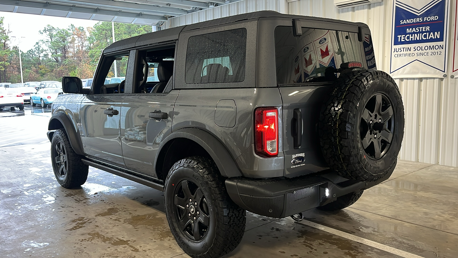 2024 Ford Bronco Black Diamond 24