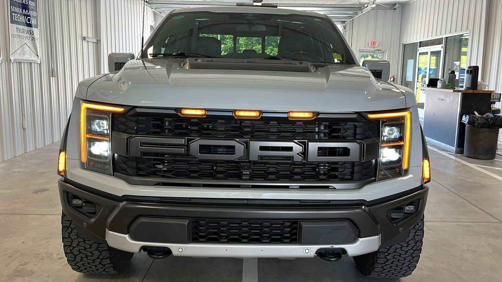 2023 Ford F-150 Raptor 2