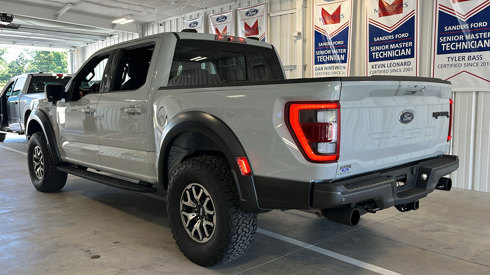 2023 Ford F-150 Raptor 27