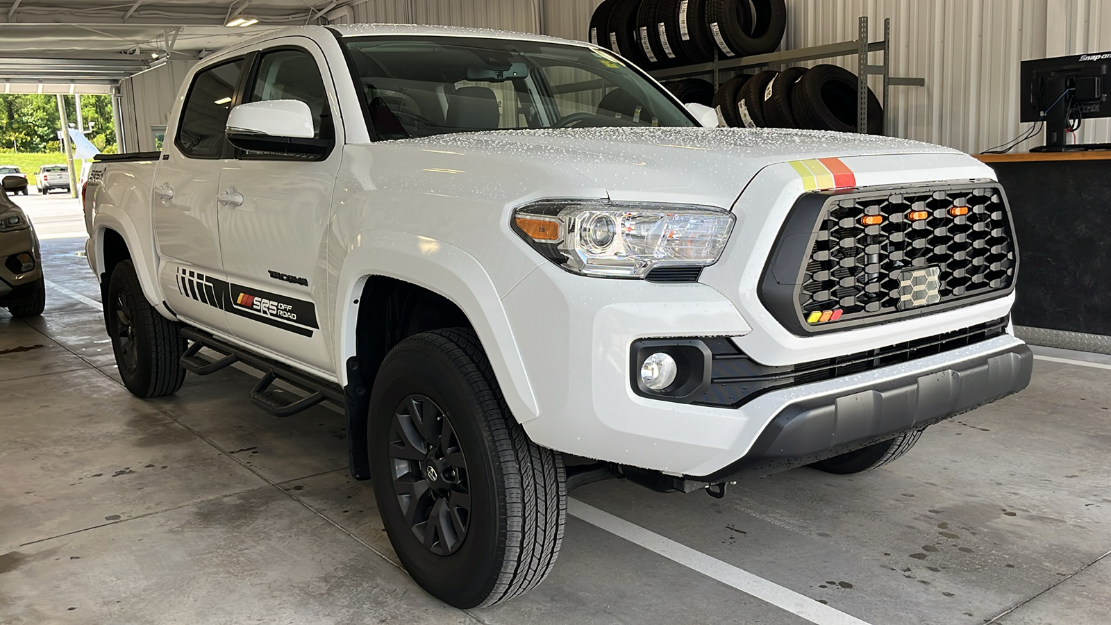 2023 Toyota Tacoma 4WD  1