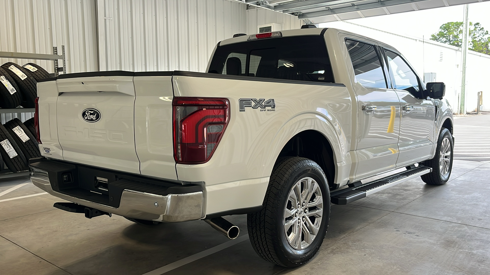 2024 Ford F-150 LARIAT 27