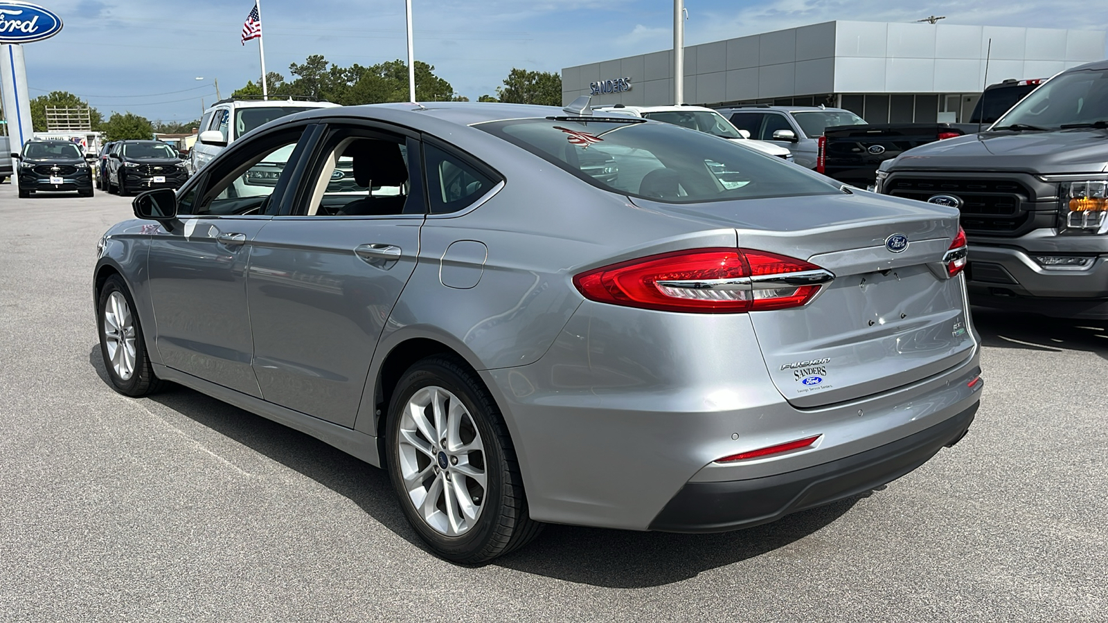 2020 Ford Fusion SE 22