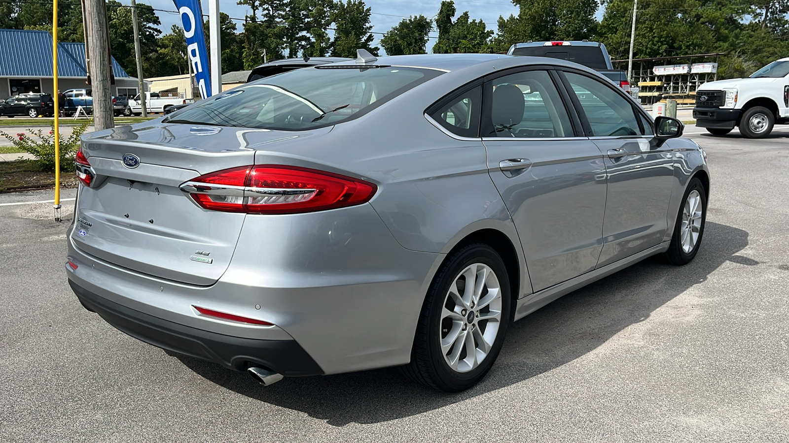 2020 Ford Fusion SE 24