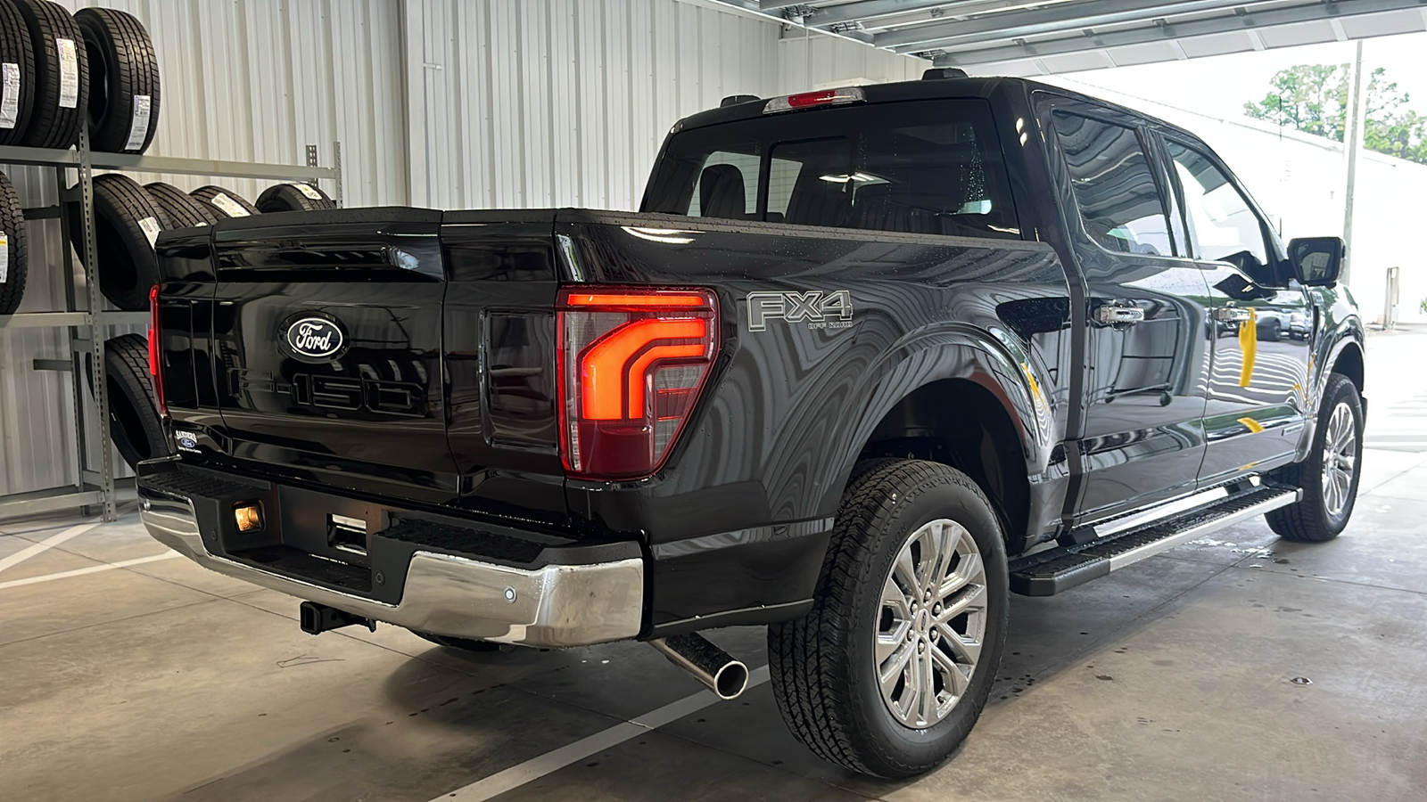 2024 Ford F-150 LARIAT 28