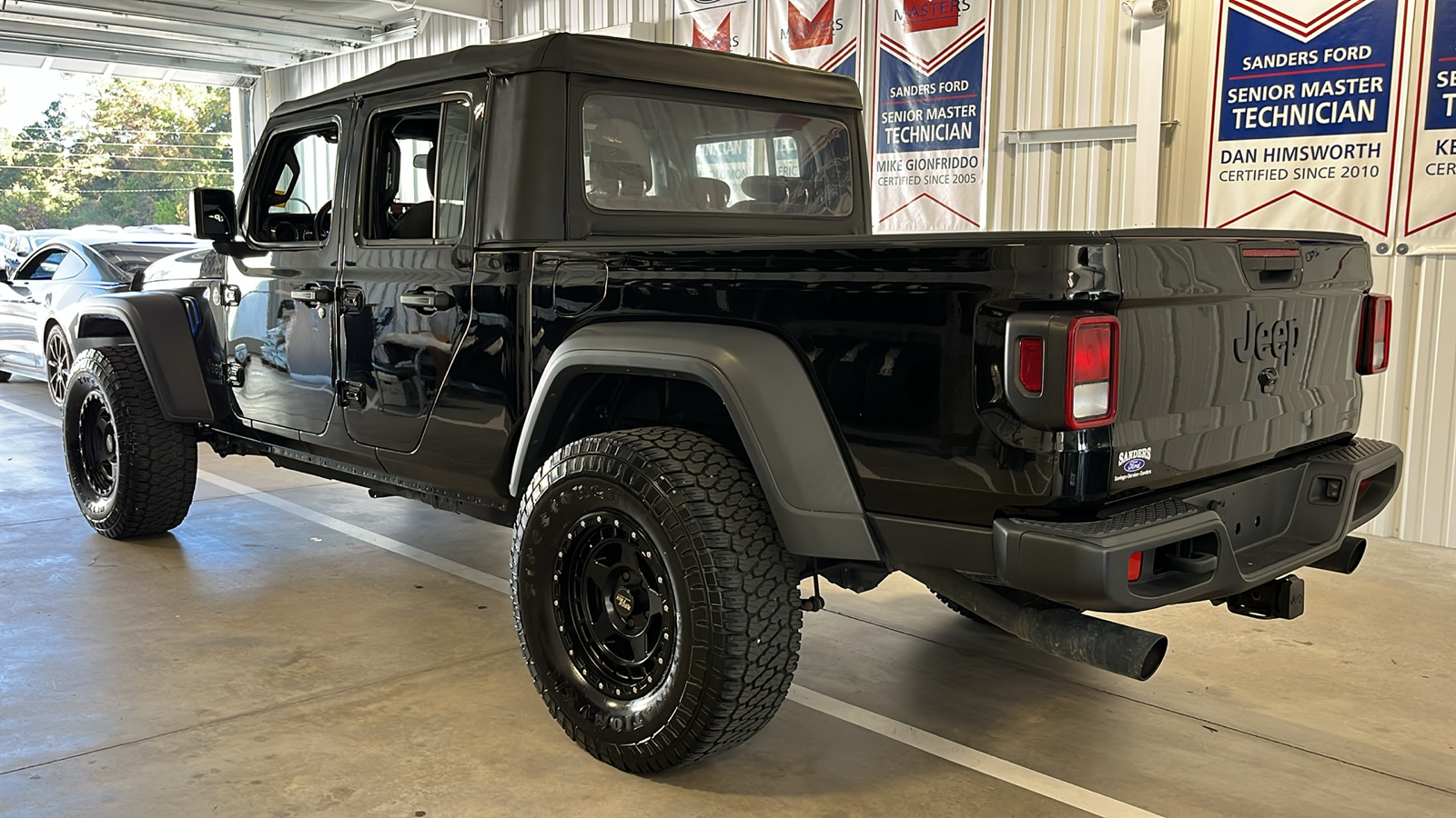 2020 Jeep Gladiator Sport 21