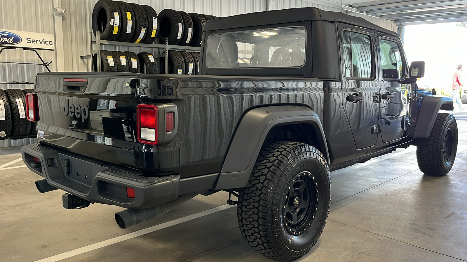 2020 Jeep Gladiator Sport 23