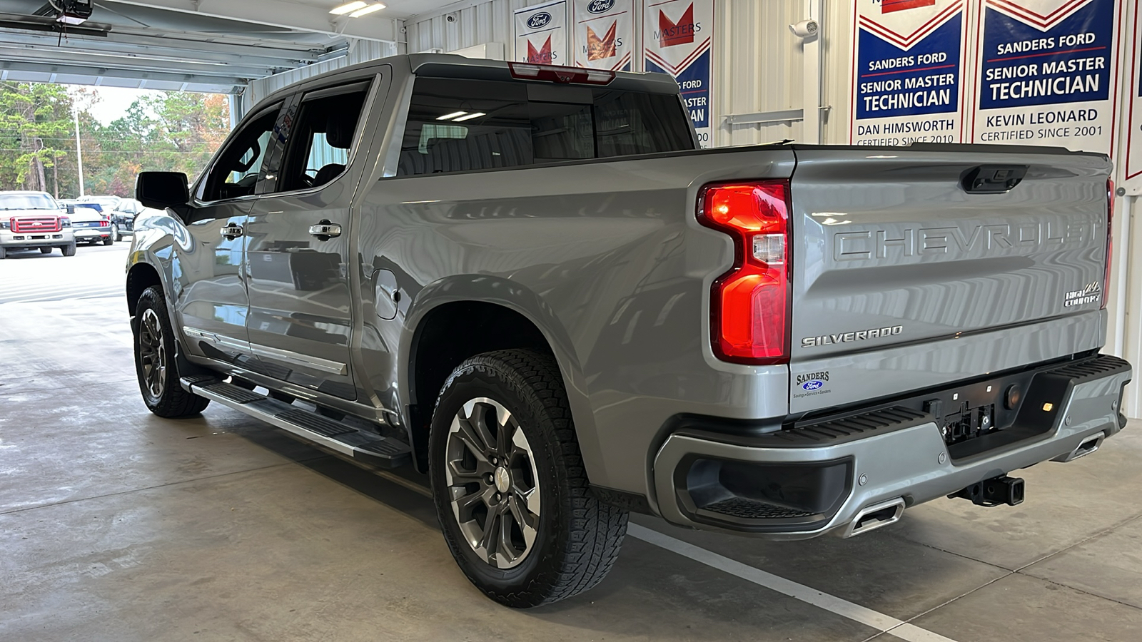 2023 Chevrolet Silverado 1500 High Country 23