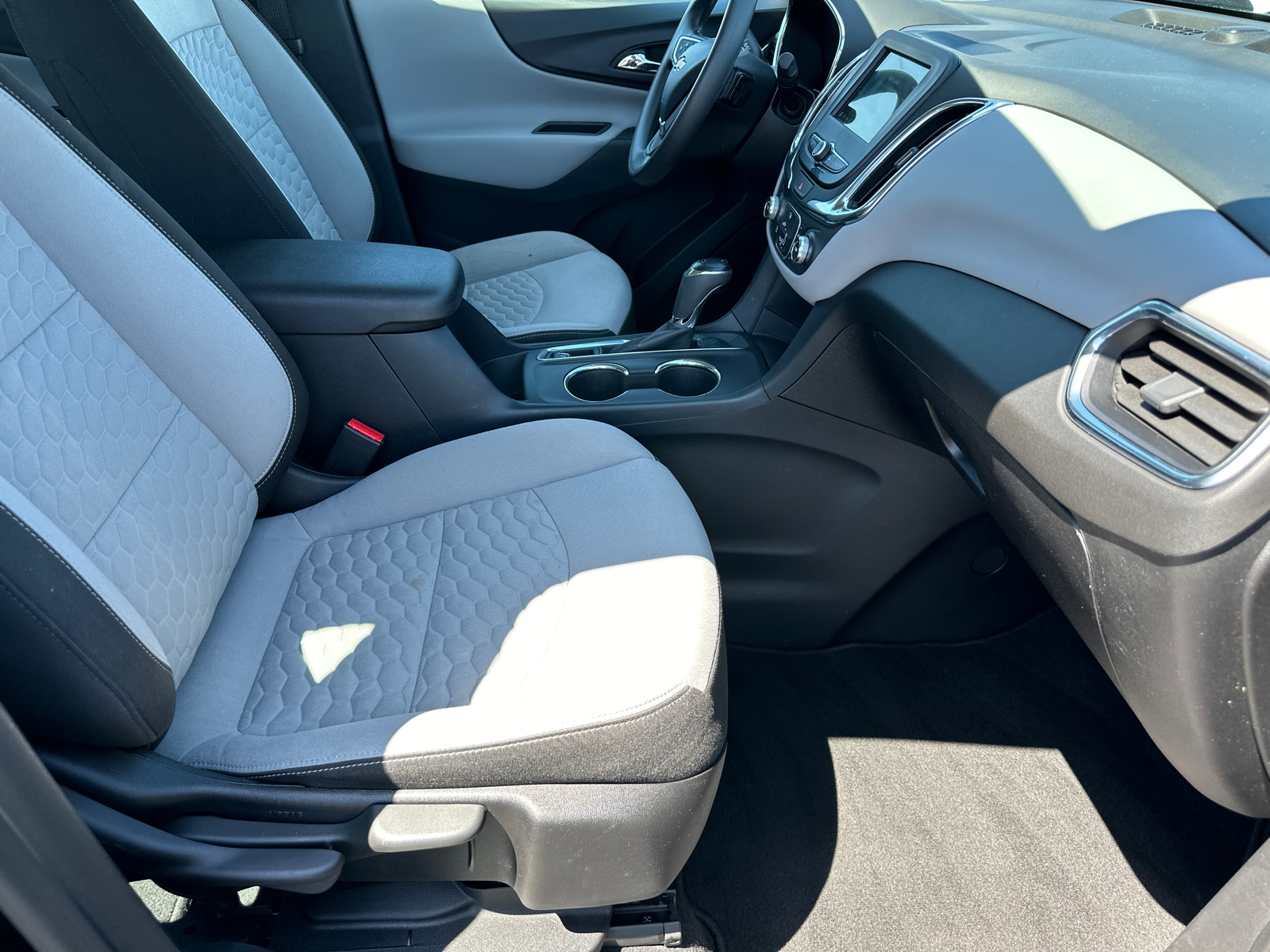 2019 Chevrolet Equinox LS 14