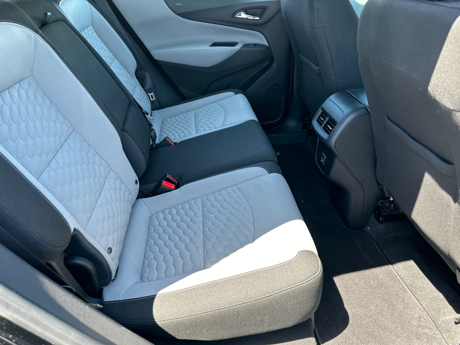 2019 Chevrolet Equinox LS 16