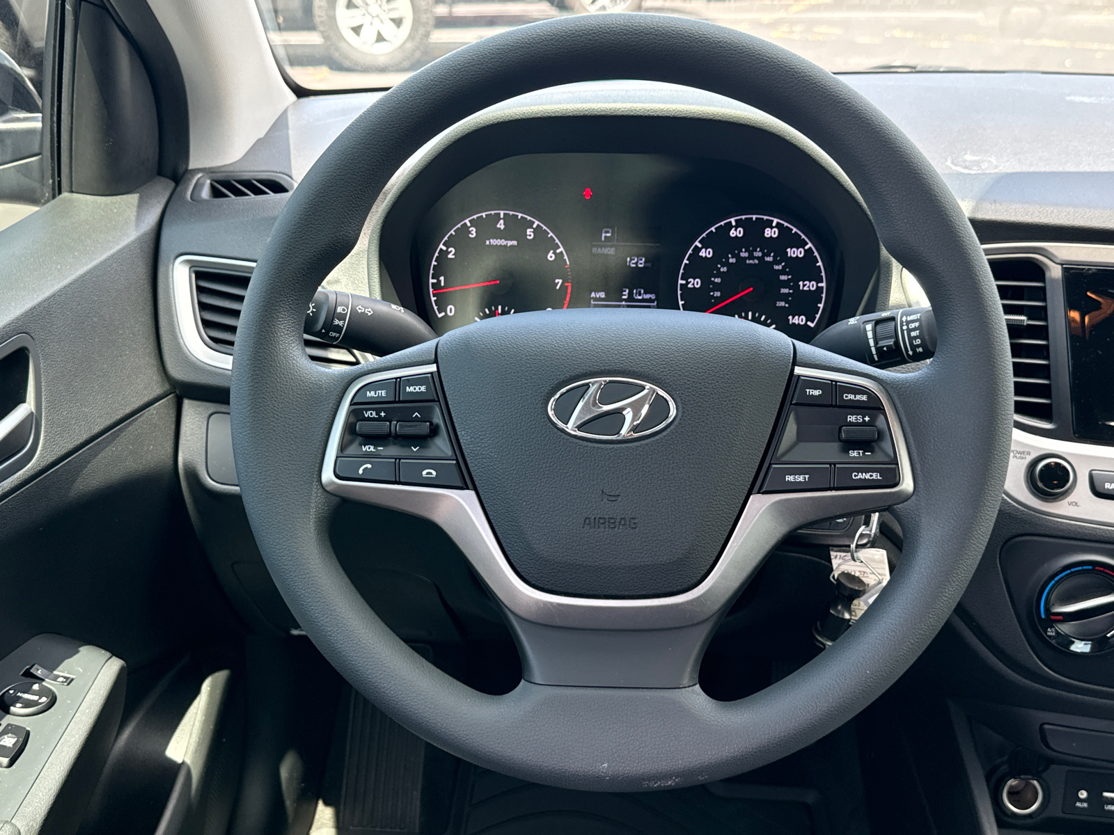 2022 Hyundai Accent SE 24