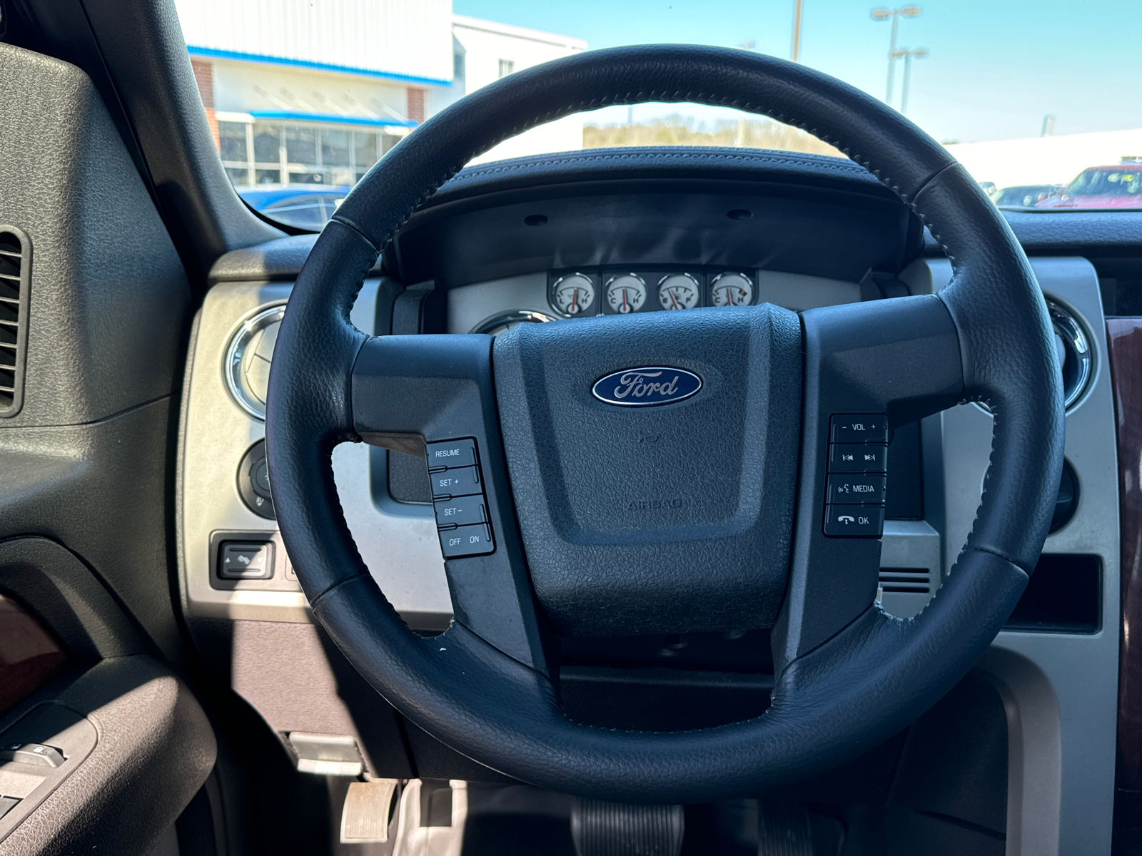 2010 Ford F-150 Lariat 26