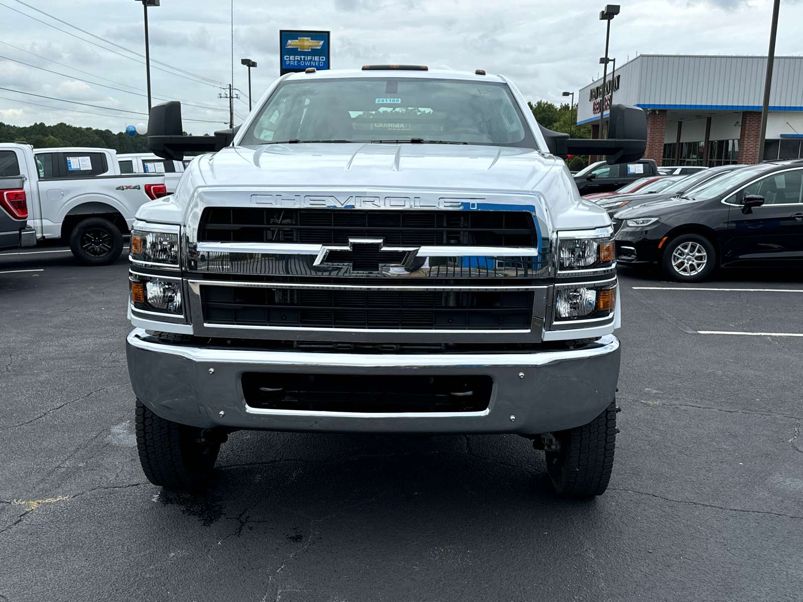 2024 Chevrolet Silverado 4500HD Work Truck 3