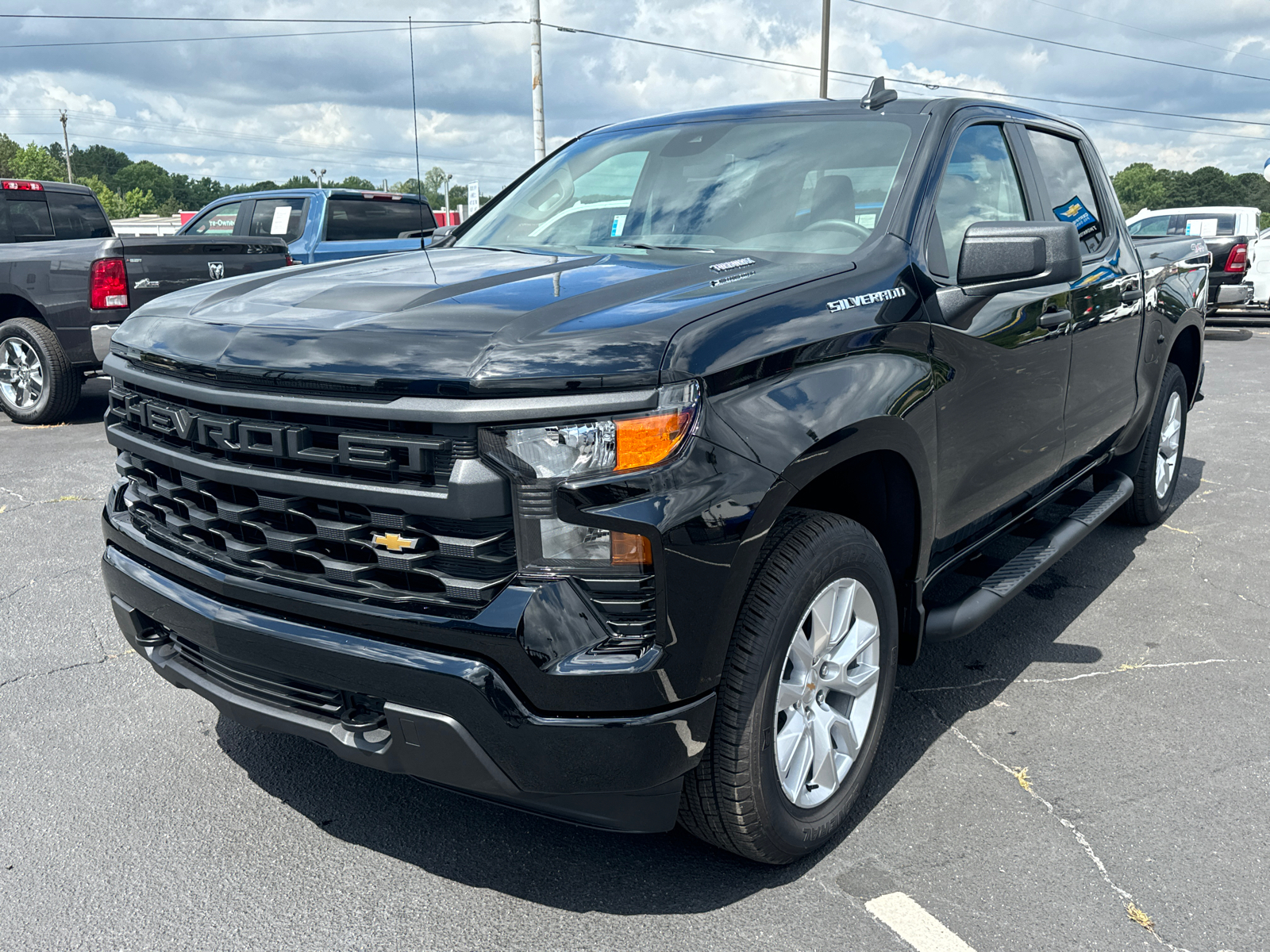 2024 Chevrolet Silverado 1500 Custom 2