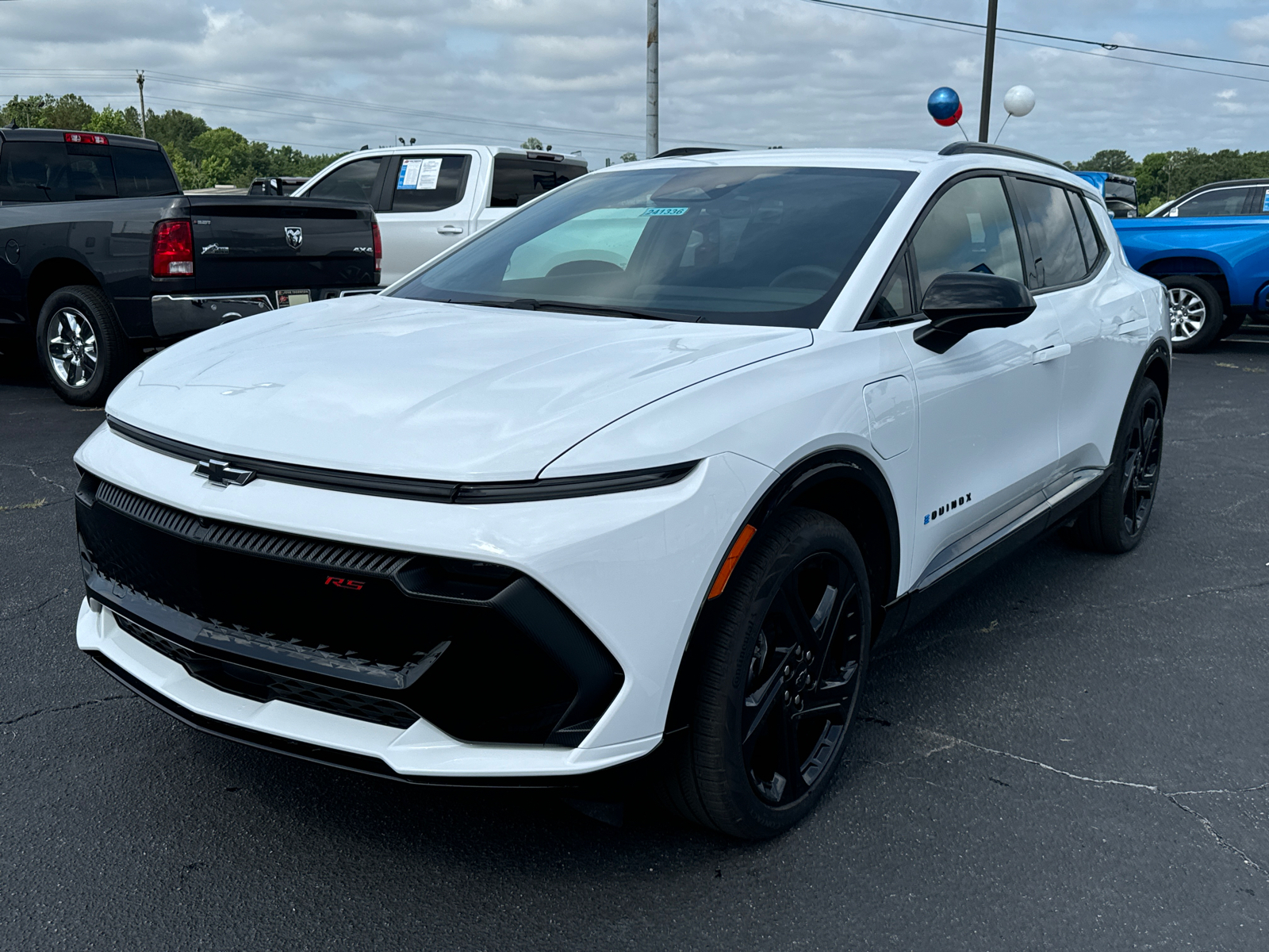 2024 Chevrolet Equinox EV RS 2