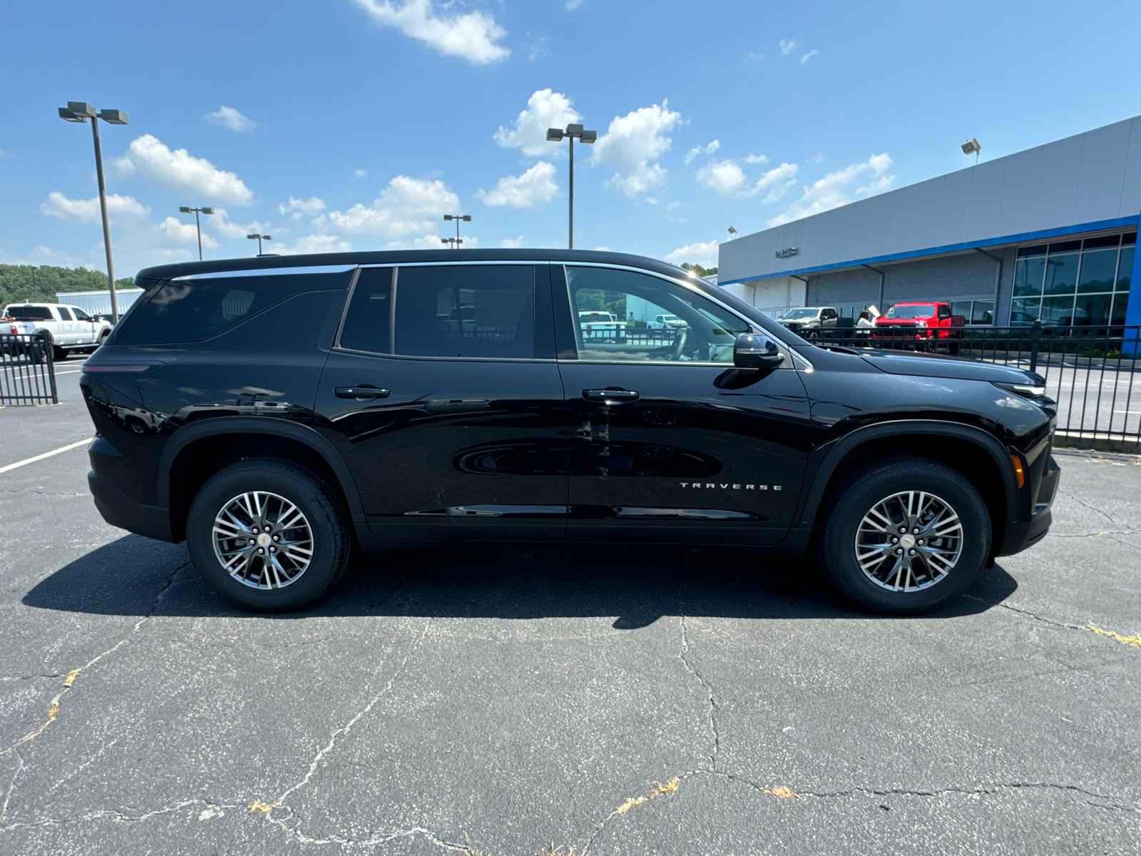 2024 Chevrolet Traverse LS 5