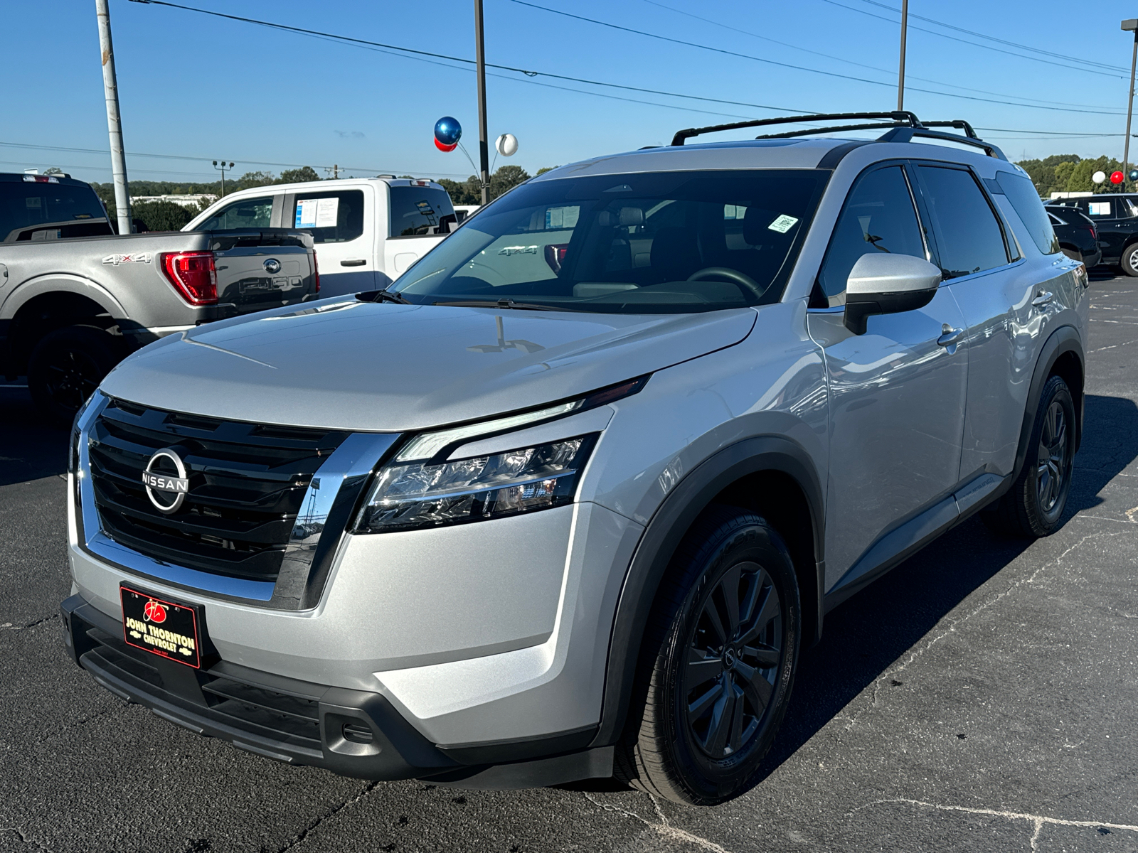 2022 Nissan Pathfinder SV 2