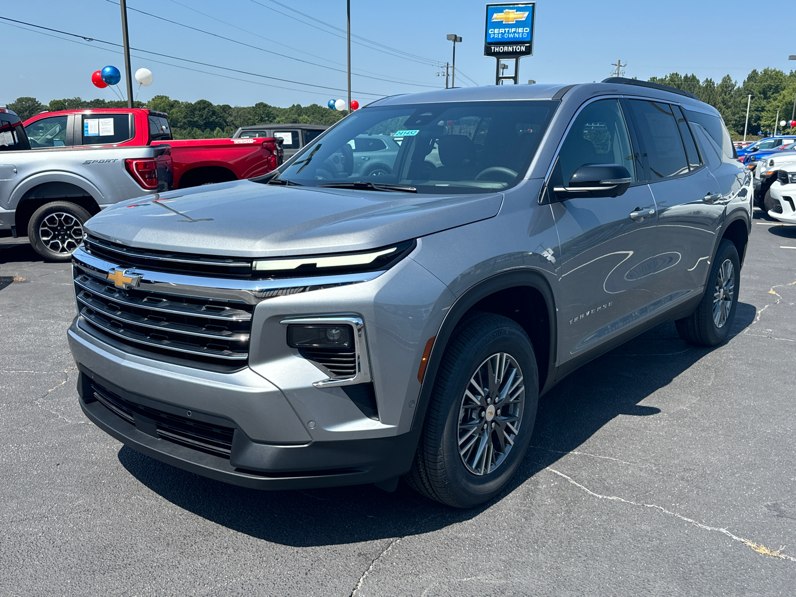 2024 Chevrolet Traverse LT 2