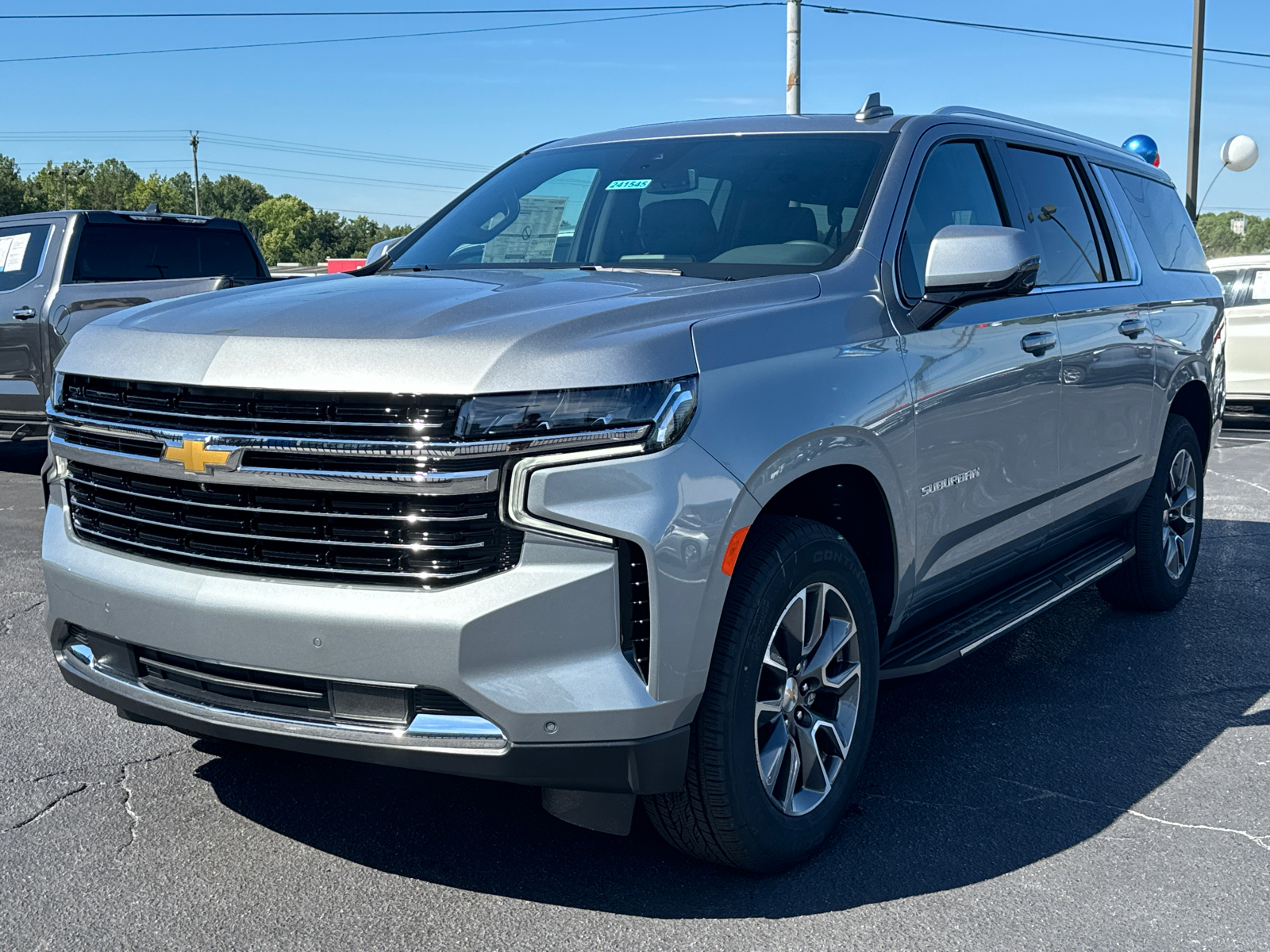 2024 Chevrolet Suburban LT 2