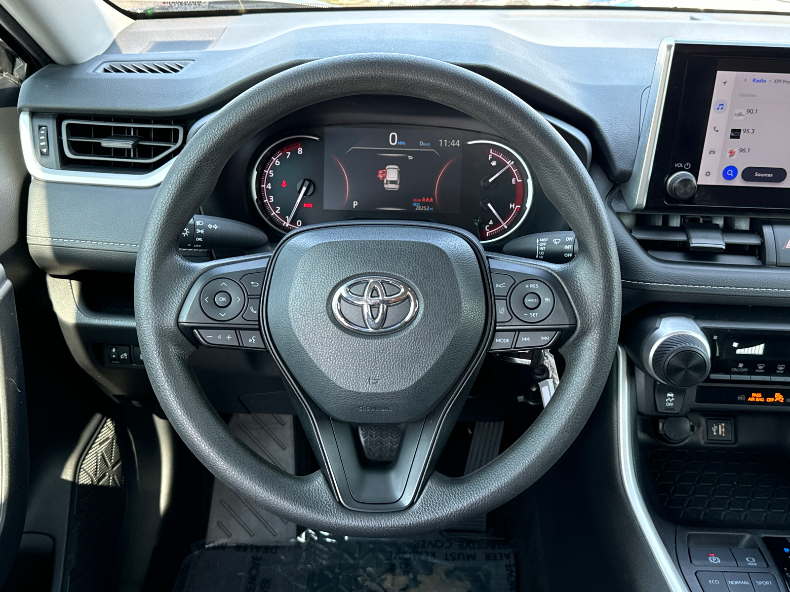 2023 Toyota RAV4 LE 24