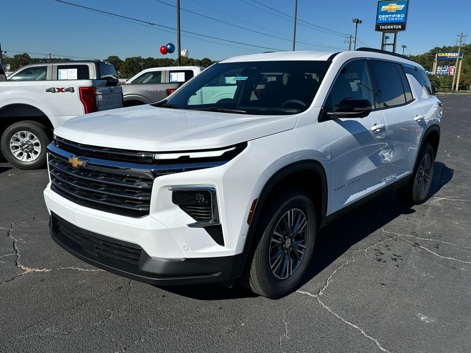 2024 Chevrolet Traverse LT 2